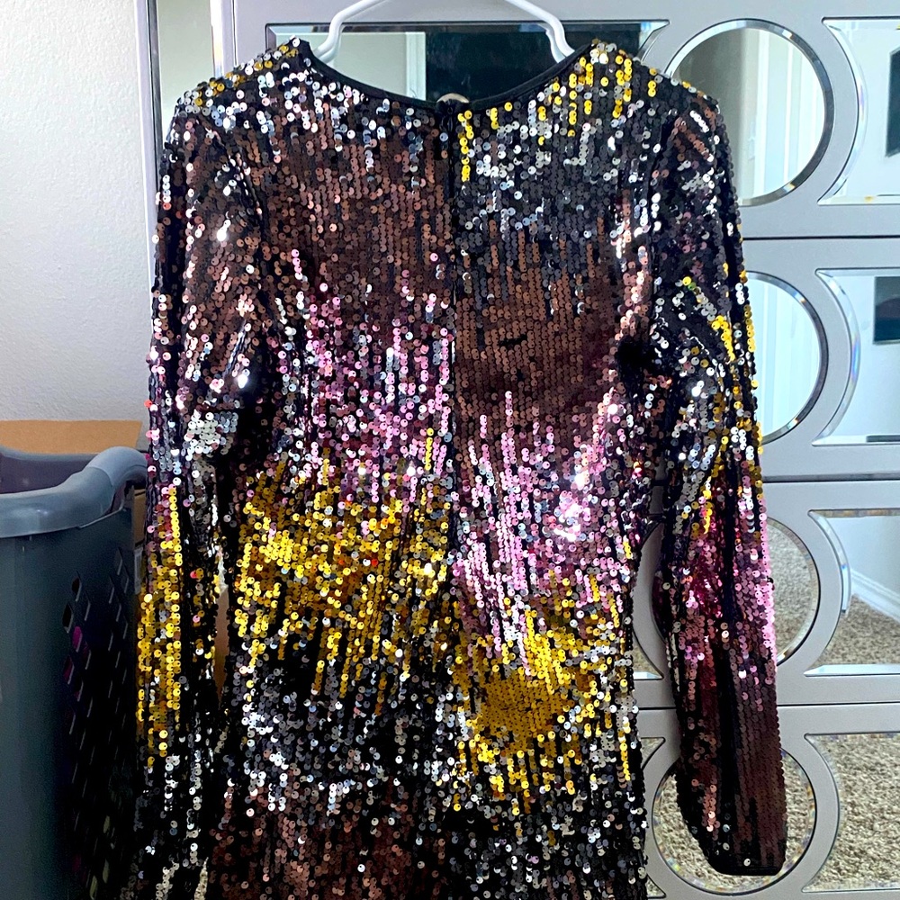 Bought it for a party Never worn